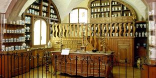 Apothecary furnishings from the former prince-bishops' court pharmacy in Bamberg at the German Apothecary Museum