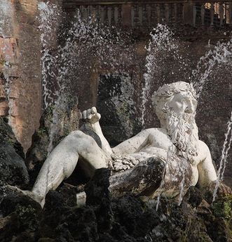 Brunnen mit „Vater Rhein“ im Schlossgarten von Schloss Heidelberg