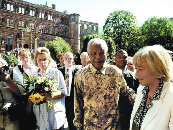 Nelson Mandela im Schlosshof