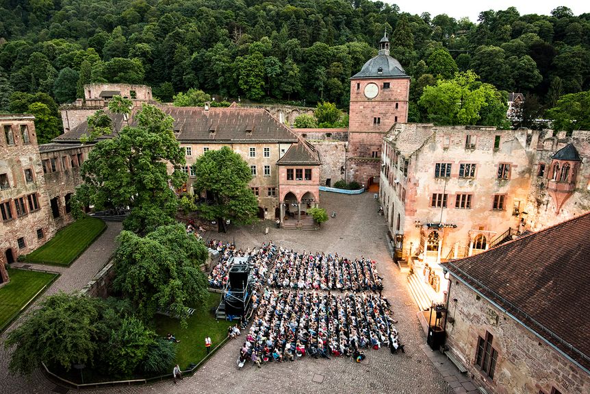 Schloss Heidelberg, Außen, Bestuhlung beim Schlossfestspiel im Innenhof