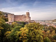 Foto: Staatliche Schlösser und Gärten Baden-Württemberg, Günther Bayerl Schloss Heidelberg thront an der Nordflanke des Königstuhls über der Stadt Heidelberg.