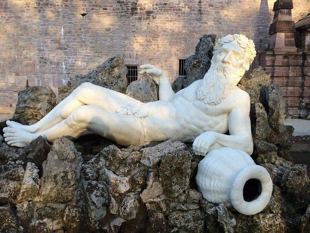 Schloss Heidelberg, Figur Vater Rhein