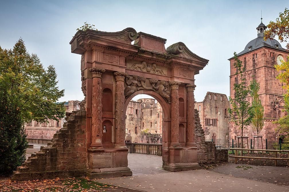 Schloss Heidelberg, Elisabethentor