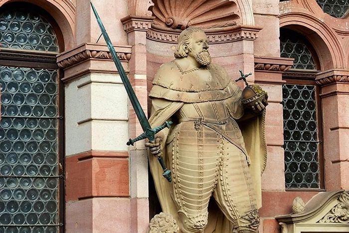 Heidelberg Castle, Statue of Friedrich IV, Elector