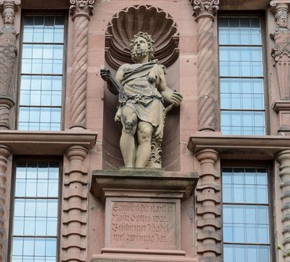 Statue de Samson sur la façade côté cour de l’aile Ottheinrich du château de Heidelberg 