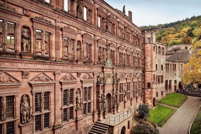 Vue de l’aile Ottheinrich du château de Heidelberg 