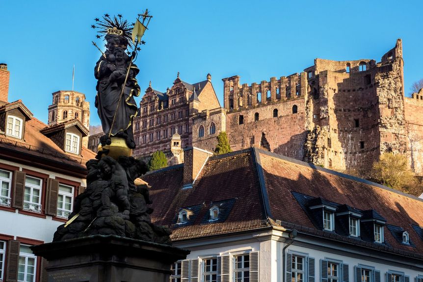 Schloss Heidelberg, Ausblick auf das Schloss aus der Stadt